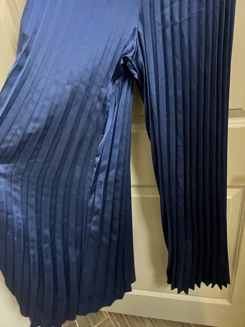 Abercrombie & Fitch Giselle Pleated One-Shoulder Jumpsuit XS Navy Blue - Picture 3 of 5